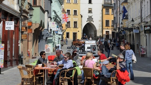 bratislava kaviareň terasa 1140 (TASR)